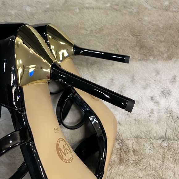 NEW💕MICHAEL KORS Astrid Sandal in Black Size 9 - Picture 12 of 13